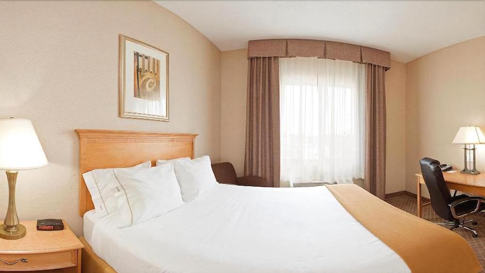 Holiday Inn Express Hotel & Suites Chesterfield - Selfridge Area By Ihg Exterior foto