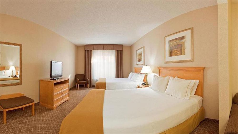 Holiday Inn Express Hotel & Suites Chesterfield - Selfridge Area By Ihg Exterior foto